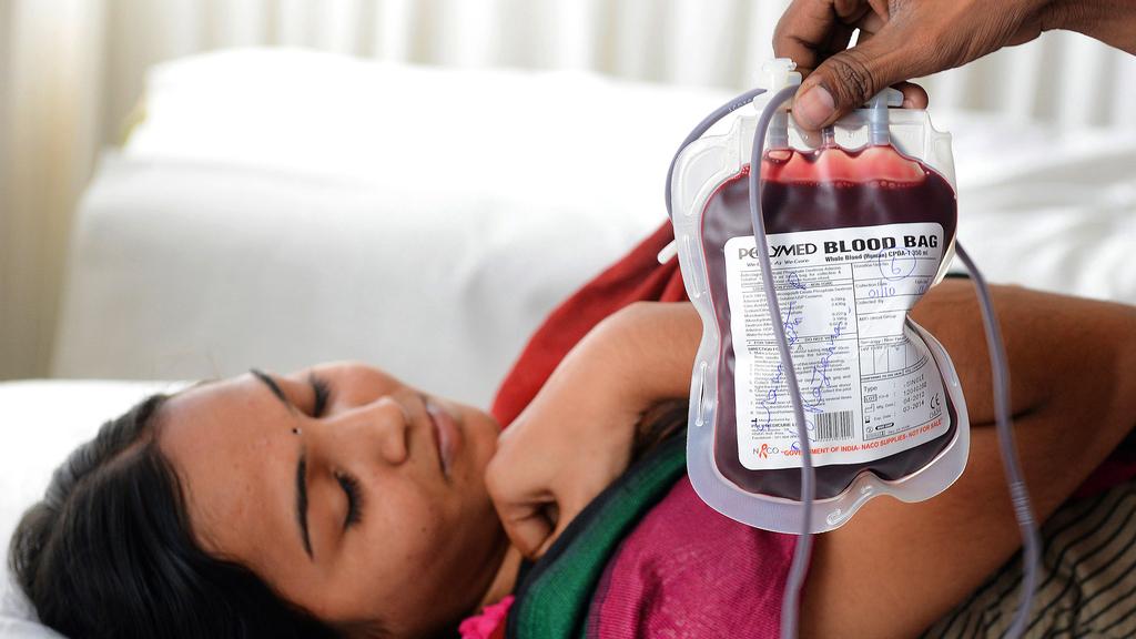 You are currently viewing क्या पीरियड्स के दौरान औरतें रक्तदान कर सकती हैं?