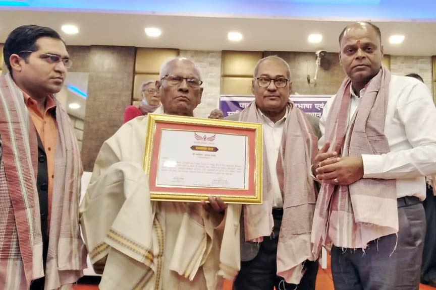 You are currently viewing भोजपुरी प्रतिष्ठनद्वारा कानू सम्मानित