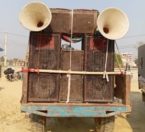 Read more about the article चर्को आवाजमा अश्लिल गीतहरु बजाउँदा गाडी सहित साउण्ड सिस्टम नियन्त्रणमा