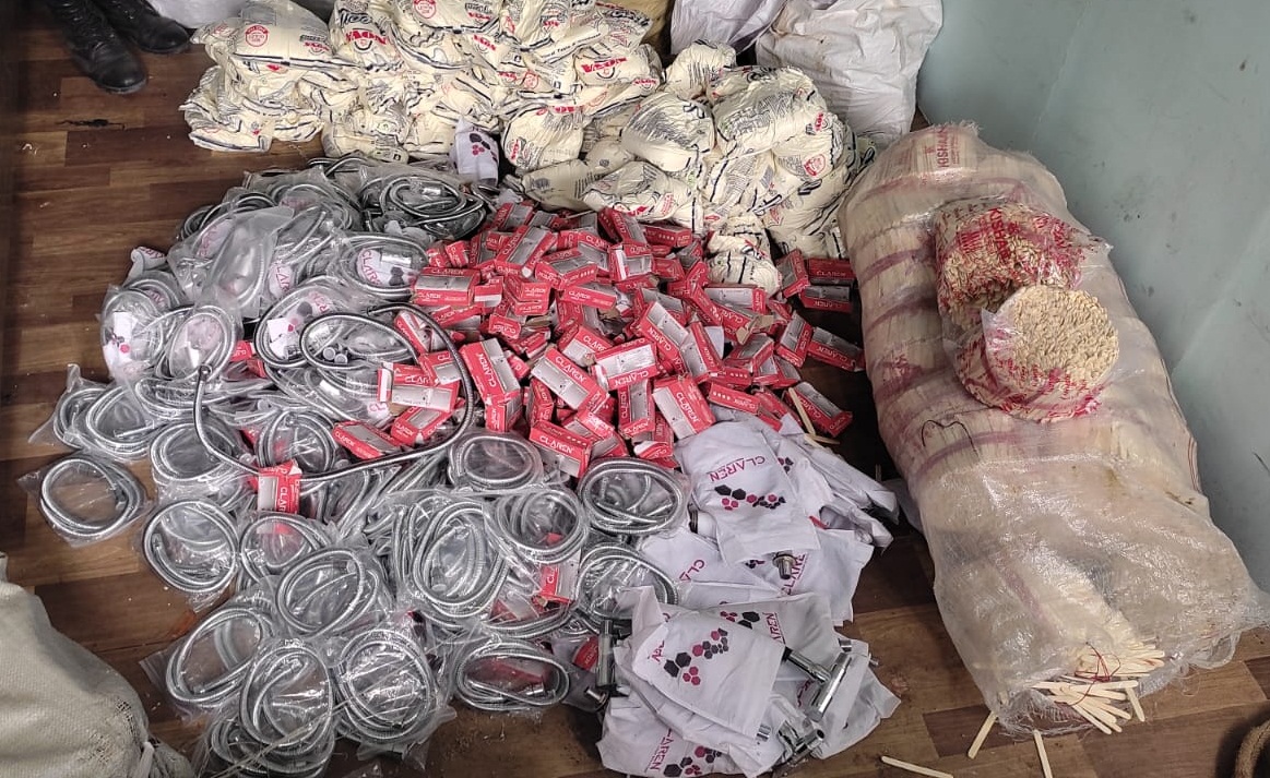 You are currently viewing अबैध भन्सार छलिको सामानहरु प्रहरीको नियन्त्रणमा