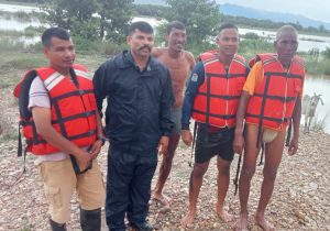 Read more about the article बाँकेमा बाढिमा फसेको मानिस उद्दार